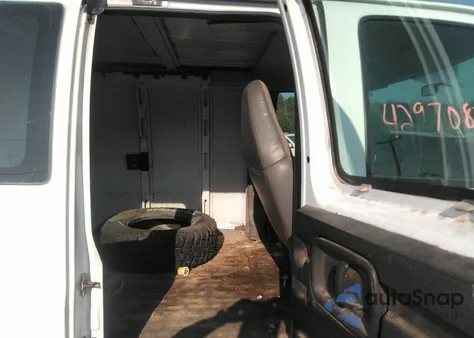 2008 Chevrolet Express Work Van z USA, uszkodzony, nr VIN 1GCFG15XX81227980